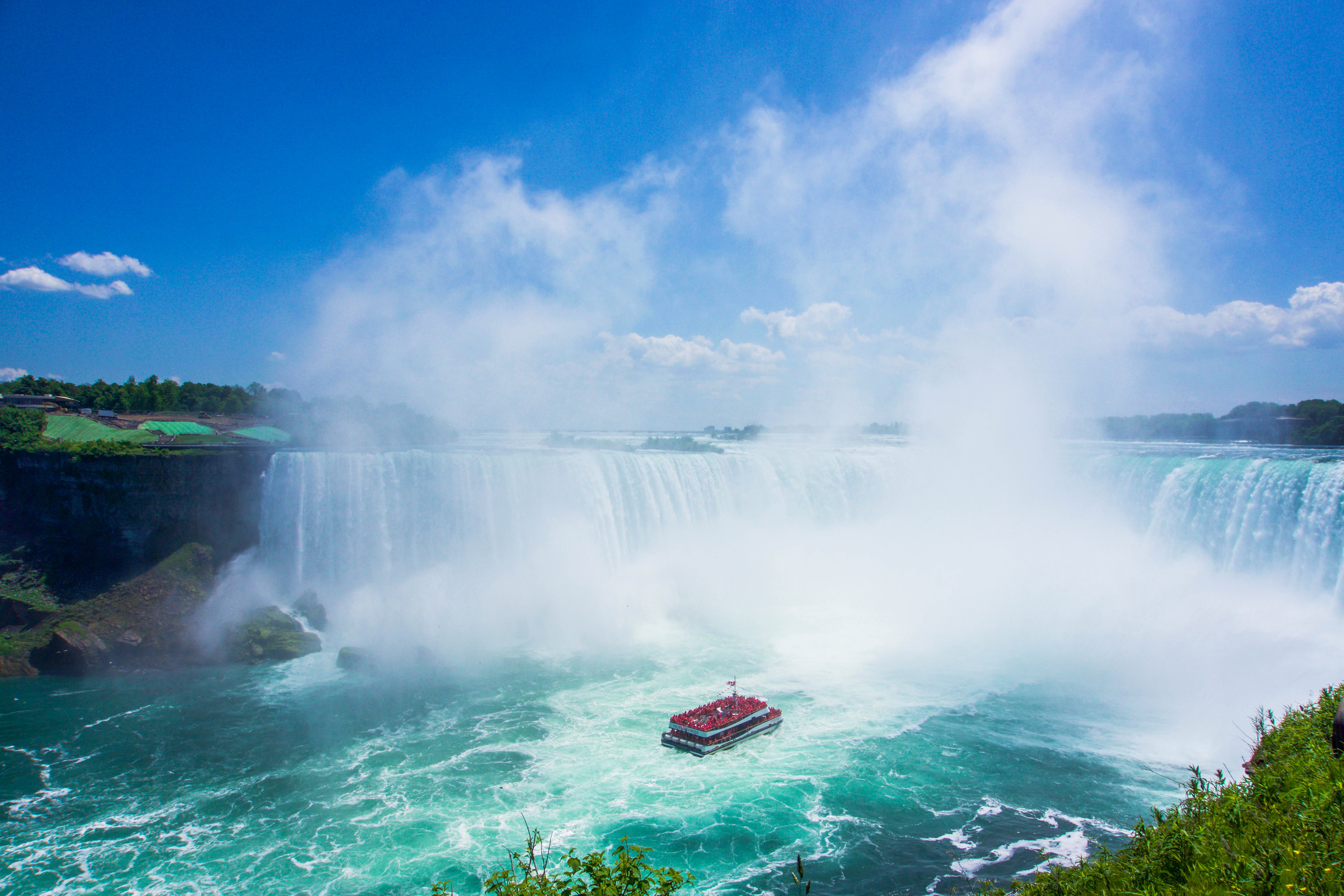 Cruise into the falls form the Canadian side