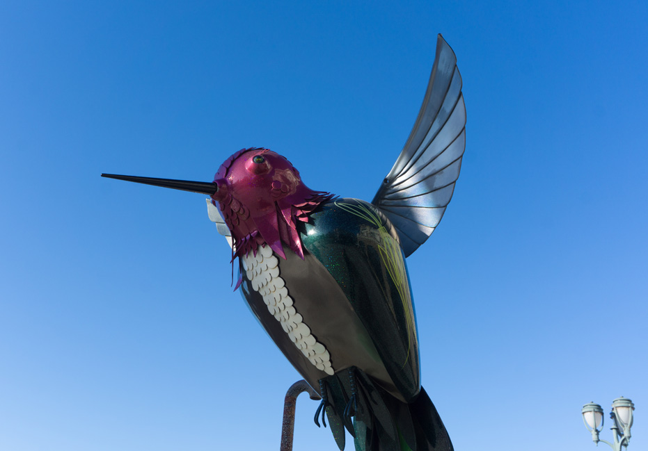 Hummingbirds everywhere!- bird sculpture