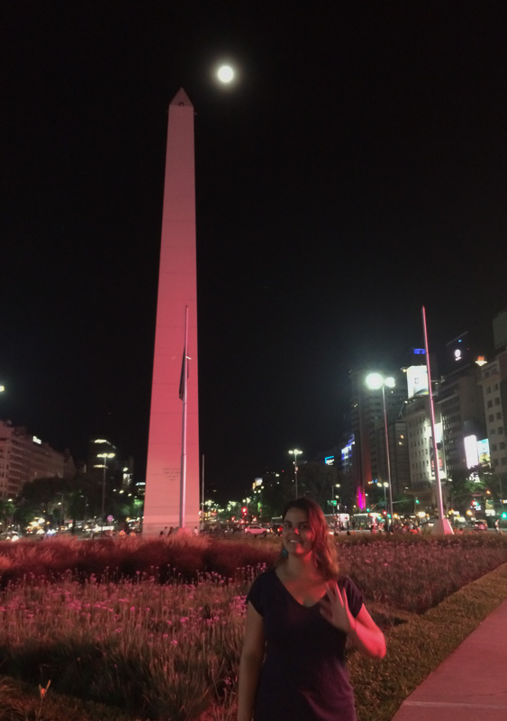 Obelisco lit up at night